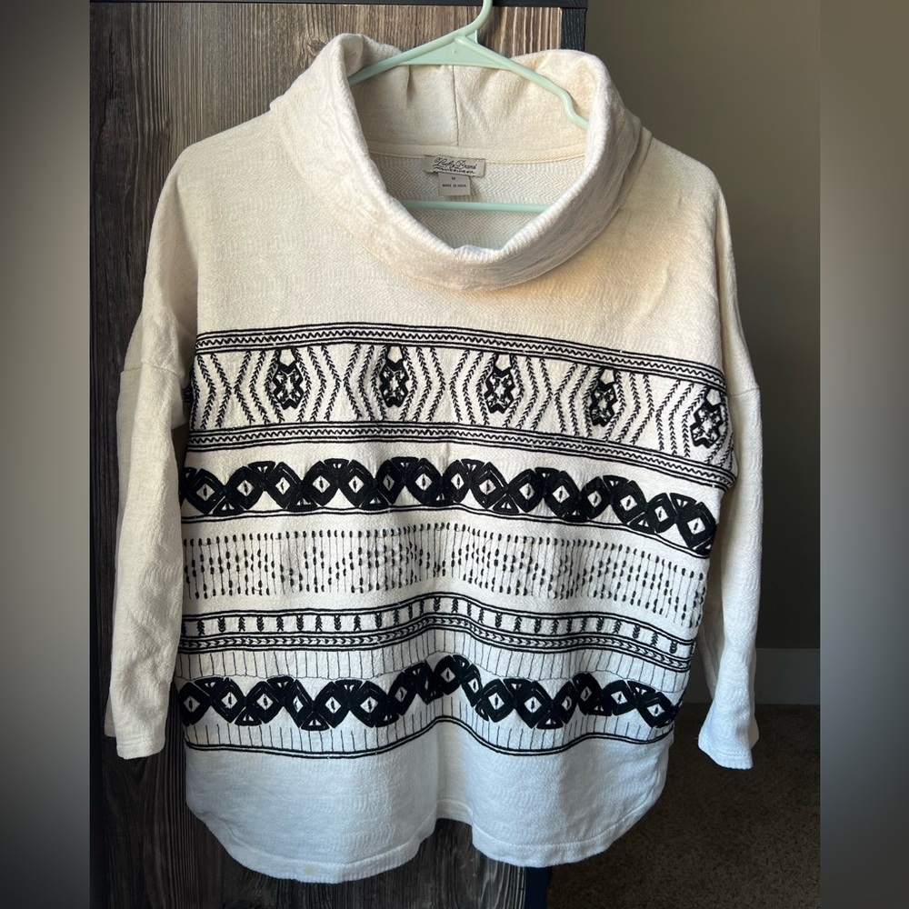 Lucky Brand: Embroidered turtle neck: Size M
